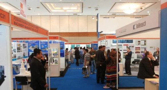 Tjandra Limanjaya Menghadiri Pameran Teknologi Kertas dan Seni di Celukan Bawang
